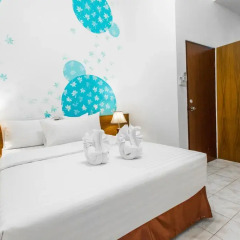 Отель Karon Sunshine Guesthouse & Bar 3* Стандартный номер с различными типами кроватей