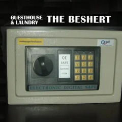 Отель Beshert Guesthouse сейф в номере