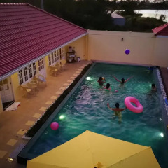 Отель Barefeet Naturist Resort бассейн фото 3