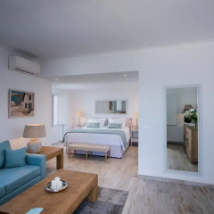 Отель Aqua Luxury Suites Люкс с различными типами кроватей фото 14