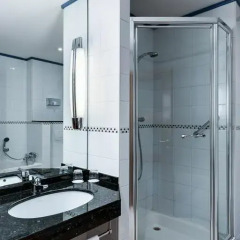 Отель NH Collection Brussels Centre 4* Улучшенный номер с двуспальной кроватью фото 4