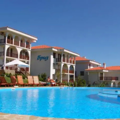 Отель Breeze Hotelcomplex бассейн фото 3