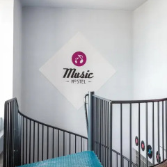 Music Hostel Piotrkowska спортивное сооружение