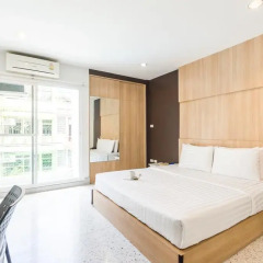 Отель The Fifth Residence 3* Улучшенный номер с двуспальной кроватью фото 7
