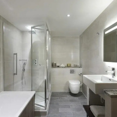 Отель DoubleTree By Hilton London Excel 4* Люкс повышенной комфортности с различными типами кроватей фото 10