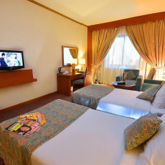 Landmark Summit Hotel 4* Улучшенный номер с различными типами кроватей фото 3