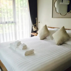 Отель The Deck Luxury Patong Beach комната для гостей фото 2