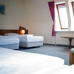 Entrée Hotel Glinde 3* Стандартный номер с 2 отдельными кроватями (общая ванная комната) фото 8