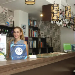 Pella Inn Hostel интерьер отеля