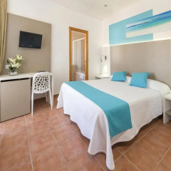 Отель Hostal Adelino Улучшенный номер с различными типами кроватей фото 2