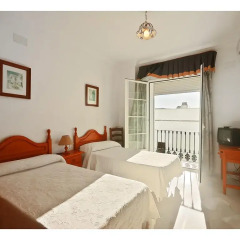 Отель Hostal La Posada Испания, Кониль-де-ла-Фронтера - отзывы, цены и фото номеров - забронировать отель Hostal La Posada онлайн комната для гостей