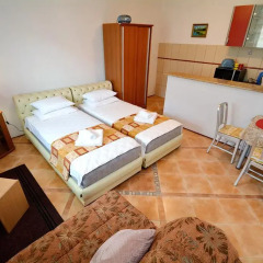 Апартаменты Apartments Andrija Студия с различными типами кроватей фото 8