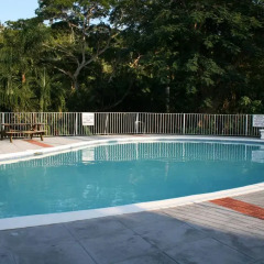 Отель Silver Creek Resort бассейн