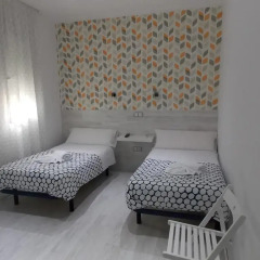 Отель Hostal Adis комната для гостей фото 4
