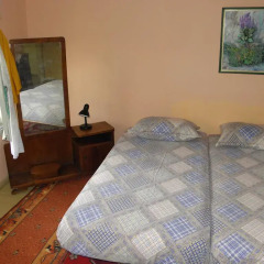 Отель Guest House City Shkodra Коттедж с различными типами кроватей