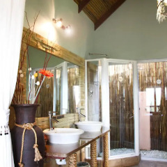 Отель Addo Dung Beetle Guest Farm 4* Шале с различными типами кроватей