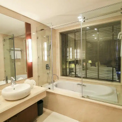 Saigon Halong Hotel 4* Номер Делюкс с различными типами кроватей фото 5