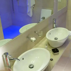 Отель Isola Sacra Rome Airport 4* Улучшенный номер с различными типами кроватей фото 4