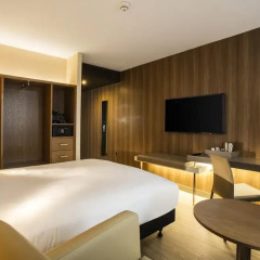 AC Hotel by Marriott, Manchester Salford Quays 4* Номер Делюкс с различными типами кроватей фото 5