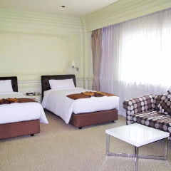 Отель Kingston Suites Bangkok 4* Улучшенный номер с различными типами кроватей фото 2