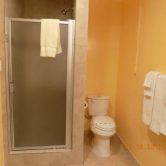 Апартаменты El Patio Inn Studio City Лос-Анджелес ванная