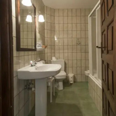Отель Hostal Ayestaran II Стандартный номер с различными типами кроватей фото 5