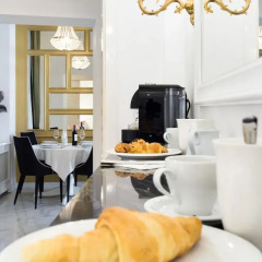 Отель Chestnut Suite - Luxury Home Downtown в номере
