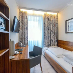 Hotel Prater Vienna сейф в номере