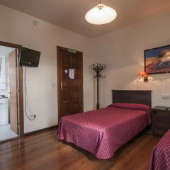 Отель Hostal Ayestaran II Стандартный номер с двуспальной кроватью фото 13