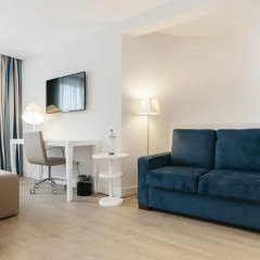 Отель Catalonia Grand Place 4* Улучшенный номер с двуспальной кроватью фото 5
