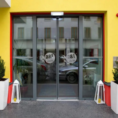 Отель a&t Holiday Hostel Австрия, Вена - 9 отзывов об отеле, цены и фото номеров - забронировать отель a&t Holiday Hostel онлайн городской автобус