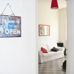 Апартаменты Colorful and Lively Vatican Apartment комната для гостей фото 3