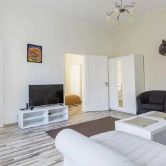 Отель Zaliojo Tilto Apartamentai Вильнюс комната для гостей фото 4