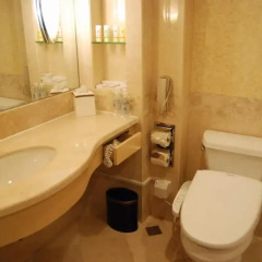 Hua Ting Hotel And Towers 5* Номер Делюкс с различными типами кроватей фото 3