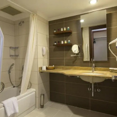 Kirman Leodikya Resort Турция, Окурджалар - отзывы, цены и фото номеров - забронировать отель Kirman Leodikya Resort - All Inclusive онлайн ванная