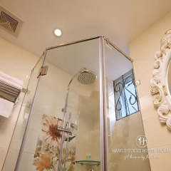 Отель Hanoi Guest House Royal 3* Улучшенный номер с различными типами кроватей фото 9