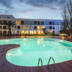 Апартаменты Ebano Select Apartments - Adults Only бассейн
