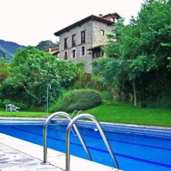 Отель Albergue TurÍstico ValdebarÓ Камалено бассейн