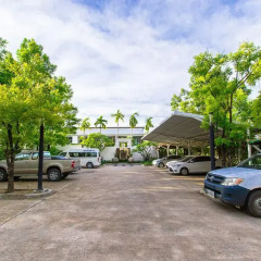 Отель Bang Tao Beach Pool Villa парковка