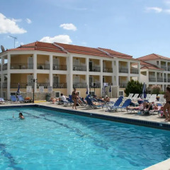 Апартаменты Village Inn Studios & Family Apartments бассейн фото 3