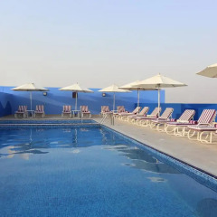 Отель Premier Inn Dubai Investment Park бассейн фото 3