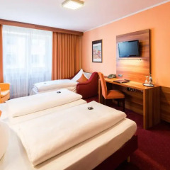 Hotel Isartor 3* Стандартный семейный номер с двуспальной кроватью фото 3