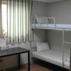Отель Hongdae Family Housetel 2 Кровать в мужском общем номере с двухъярусной кроватью фото 5