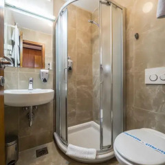 Garni Hotel Le Petit Piaf 3* Стандартный номер с различными типами кроватей фото 12