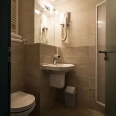 Отель Corvin Hotel Budapest Венгрия, Будапешт - 3 отзыва об отеле, цены и фото номеров - забронировать отель Corvin Hotel Budapest онлайн ванная