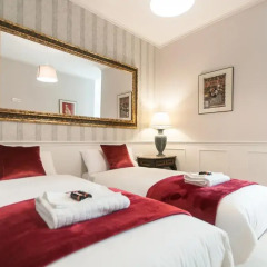 Отель Lovely And Chic Apt Next To Sagrada Familia сейф в номере