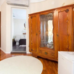 Отель Penthouse Suites Полулюкс