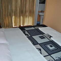 Hotel Republika Тирана сейф в номере