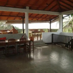 Отель Fort Dew Guest House бассейн