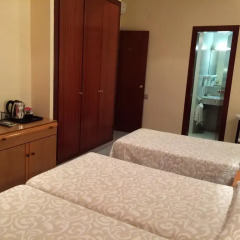 Отель Hostal Iznajar Barcelona Испания, Барселона - отзывы, цены и фото номеров - забронировать отель Hostal Iznajar Barcelona онлайн удобства в номере